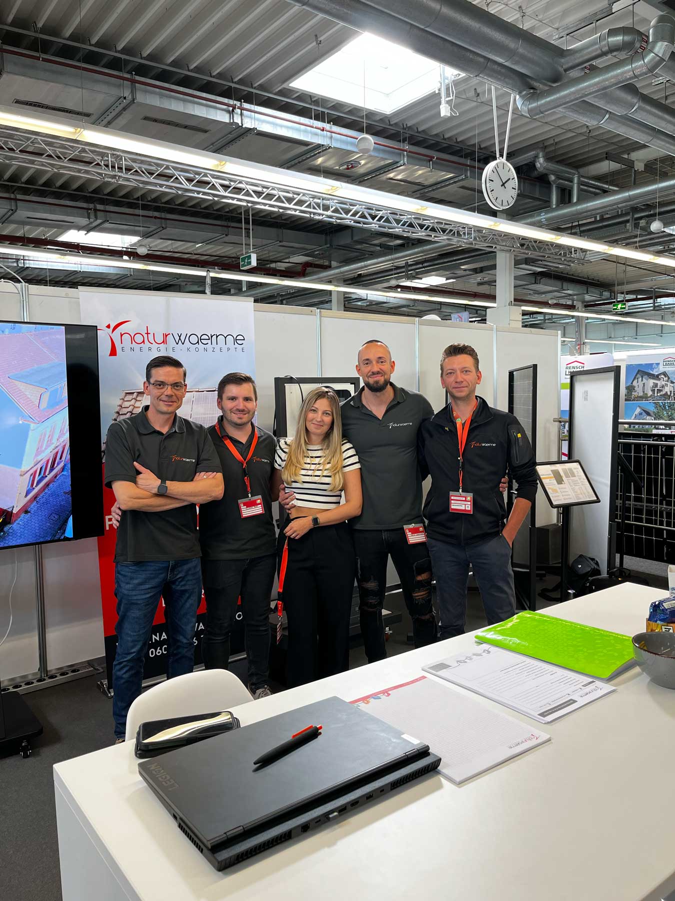 Baumesse Hofheim naturwaerme Photovoltaik Beraterfoto auf der Baumesse Hofheim naturwaerme Photovoltaik