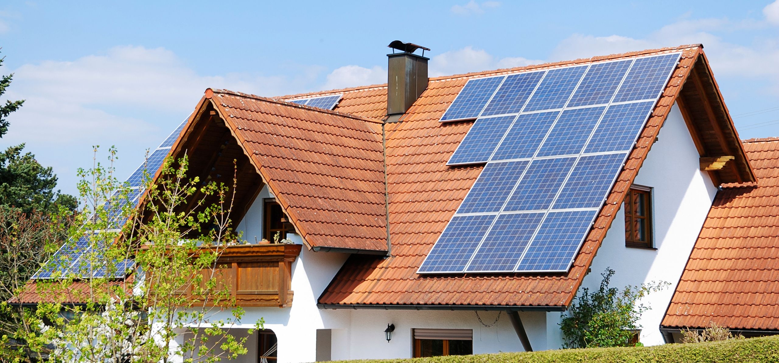 Dach mit Photovoltaikanlage