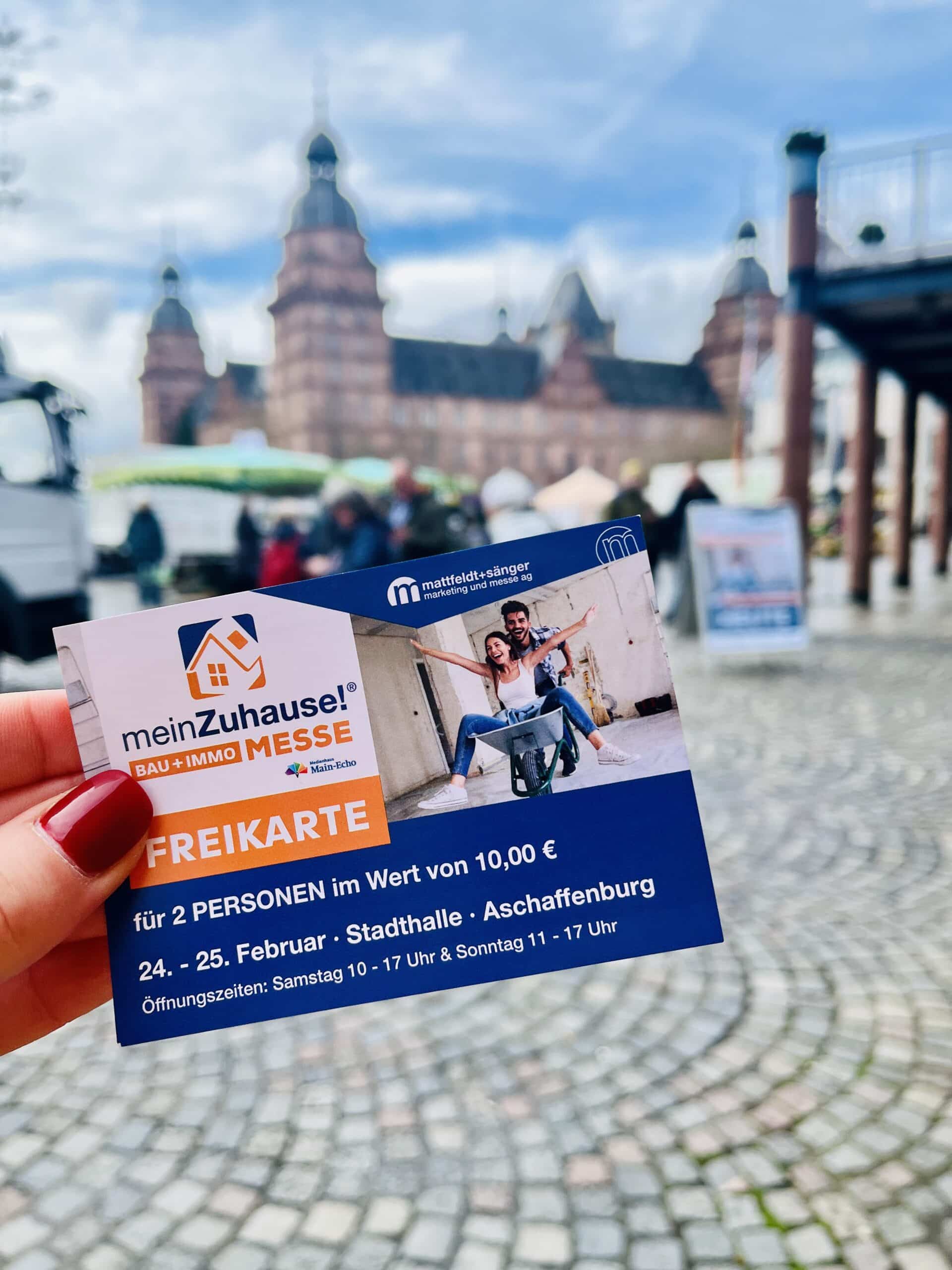 Freikarte der meinZuhause Messe Aschaffenburg mit Schloss im Hintergrund.