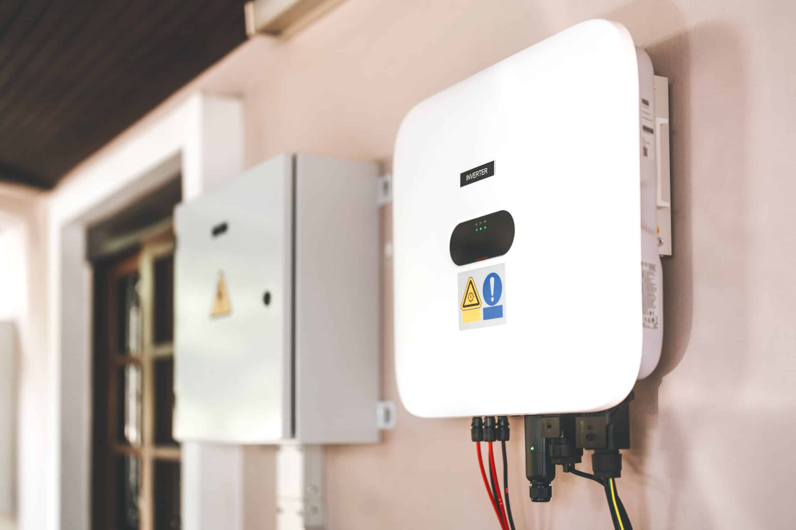 Zwei Wechselrichter zu sehen