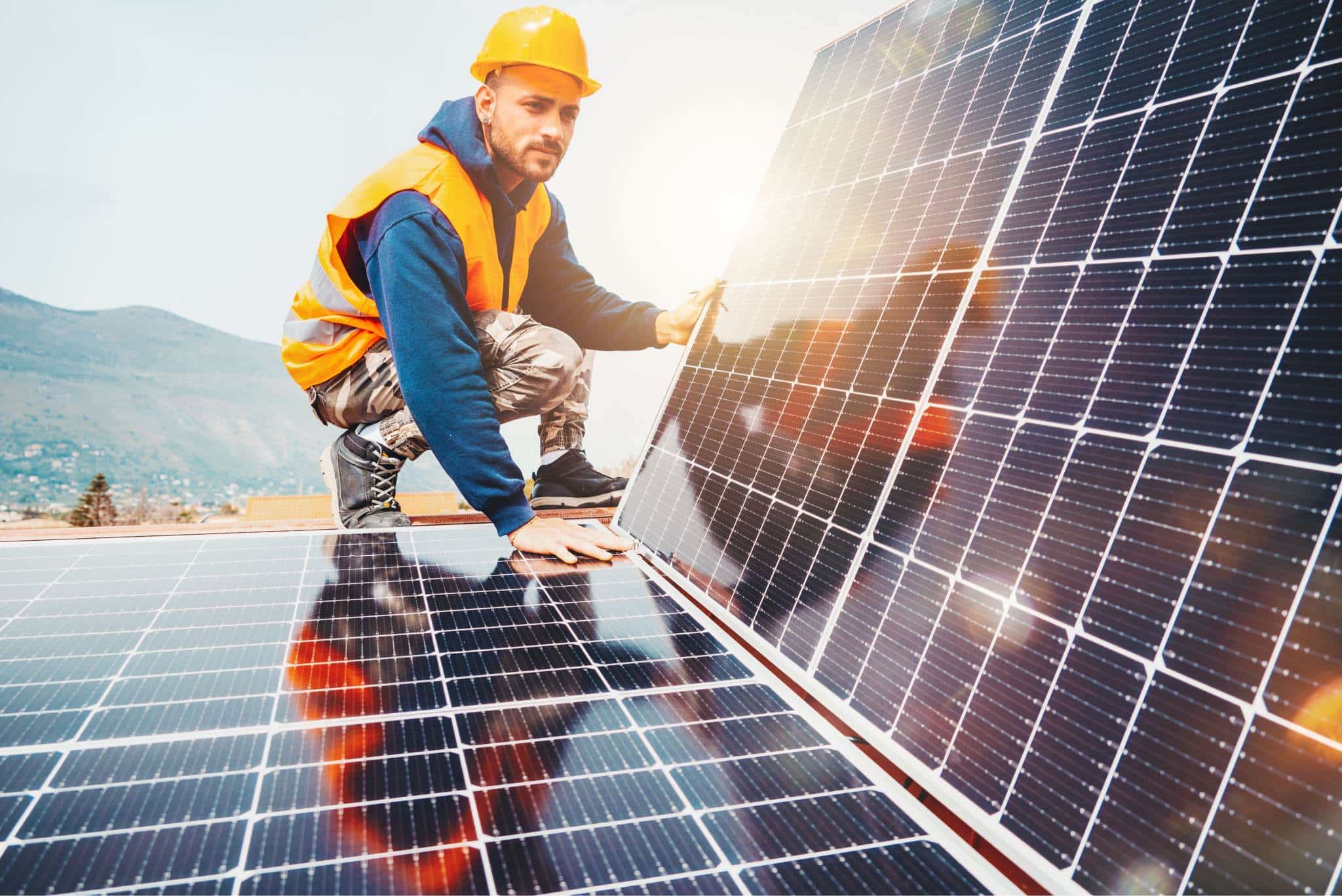 Solarstrom Rekord Mann installiert Photovoltaikanlage