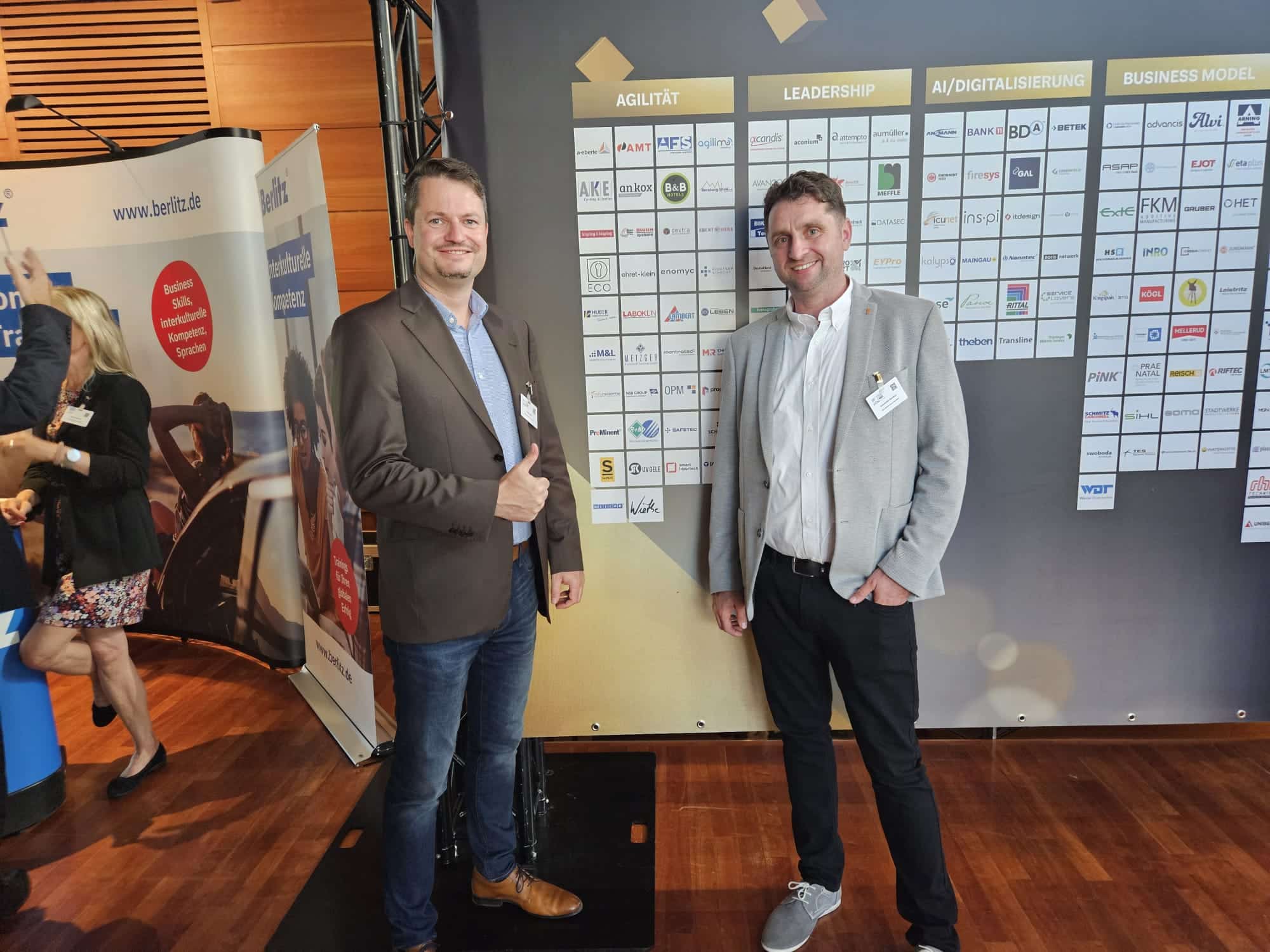 Top 100 naturwaerme 2 Die Geschäftsführer von naturwaerme auf der Preisverleihung