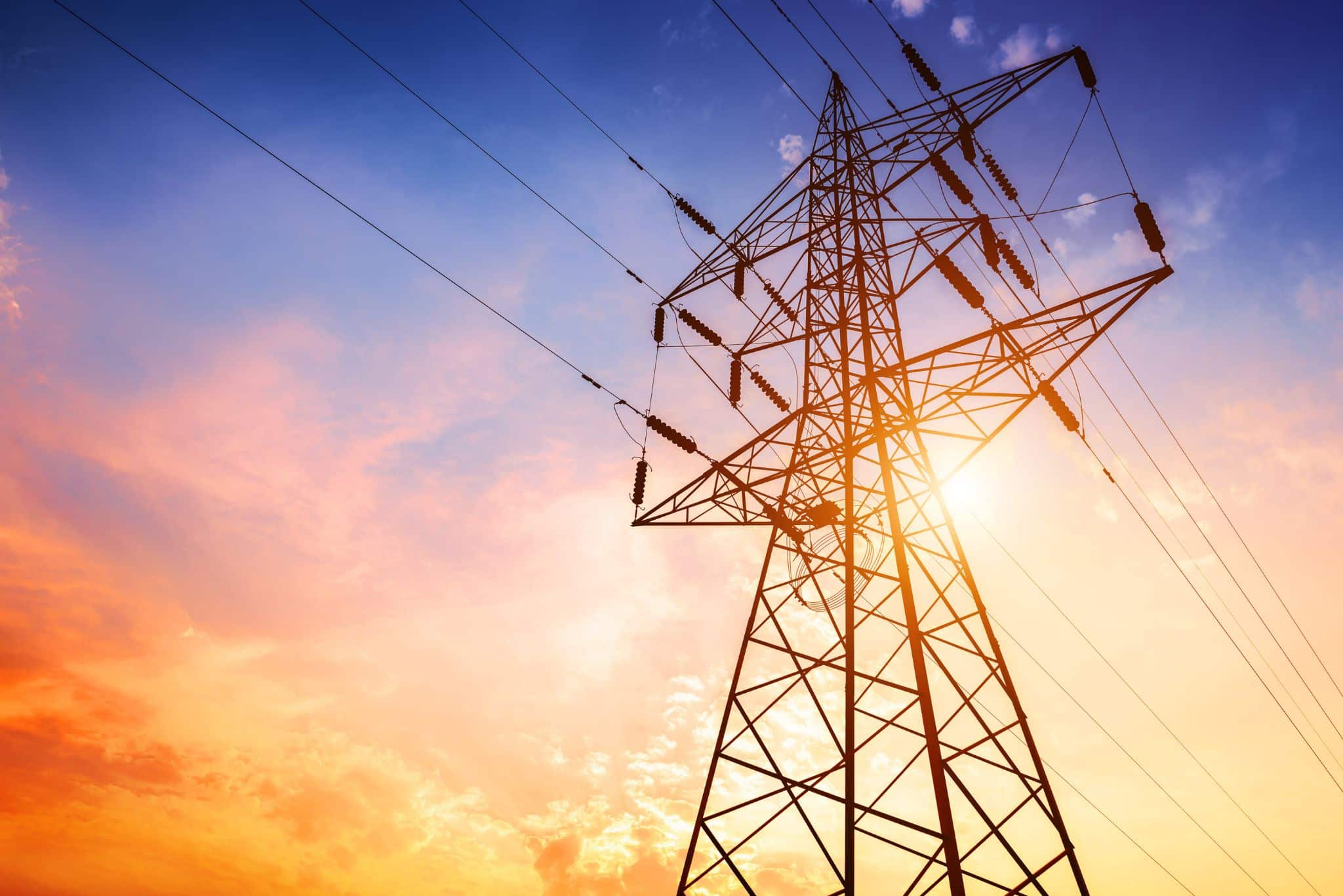 Strommast im Sonnenuntergang